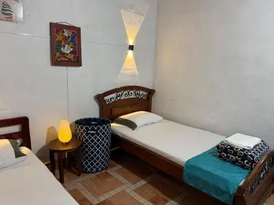 a small bedroom with two beds and a window at Casa & cabaña campestre equipadas, 13 personas, familias in Jardin