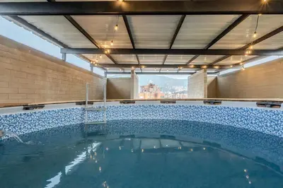 a large swimming pool in a building at Balcón en Laureles, AC, Piscina, Estacionamiento 601 in Medellín