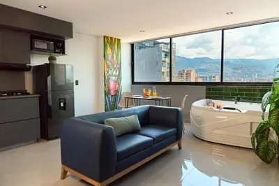 Gallery image of Luxurious Jacuzzi Aparta-Suite Stadio Rosa Negra in Medellín