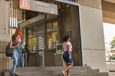 two women walking in front of a store at Warm and Cozy Stadio Suite Rosa Negra in Medellín