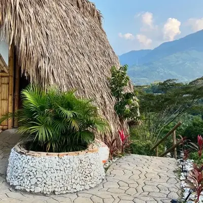 Cabaña Glamping vista verde Cocorna