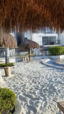 a resort with two straw umbrellas and a beach at Santa Fe Relax in Santa Fe de Antioquia