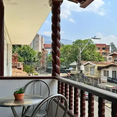 Apartamento cerca a Estadio con balcon y 5 habitaciones