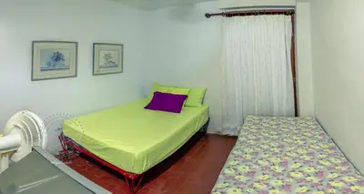 a small room with a bed and a window at Apartamento Campestre La Florida in La Florida
