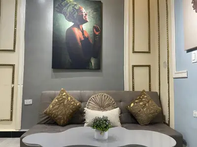 a living room with a couch with a painting on the wall at apartamento duplex la 70 estadio laurles in Medellín
