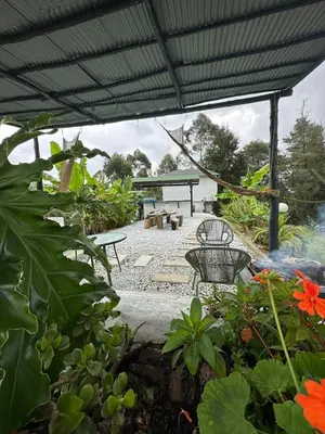 a patio with a bench and a picnic table at Cabaña Blanca Guarne cerca a Metrocable ARVI in Guarne