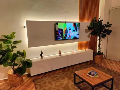 a living room with a tv on the wall at Ambiente natural y amplio, con vista panorámica de Medellín 501 in Medellín