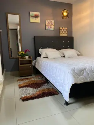 a bedroom with a large bed and a mirror at COMODOS APARTAMENTOS EN LA MEJOR ZONA DE MEDELLIN LAURELES ESTADiO in Medellín