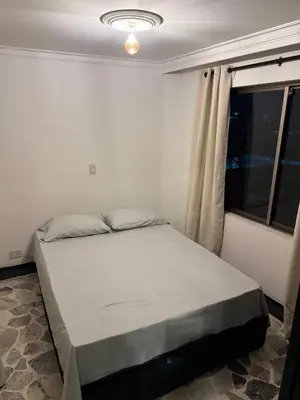 a bed in a room with a window at Tu alojamiento parque caldas in Manizales