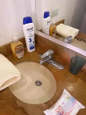 a bathroom counter with a sink and a mirror at Cómoda Habitación condominio, wifi, piscina in Medellín