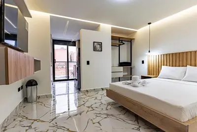 a bedroom with a large bed with a marble floor at Exclusivo Urban Loft en Laureles in Medellín