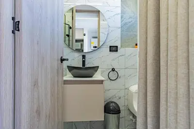 a bathroom with a sink and a mirror at Exclusivo Urban Loft en Laureles in Medellín