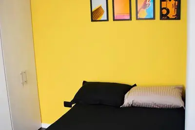 a bedroom with a bed with a yellow wall at Espectacular apt de 3 habitaciones deluxe! in Envigado