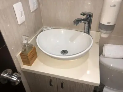 a bathroom with a sink and a toilet at 1009 Apartamento zona exclusiva Poblado in Medellín